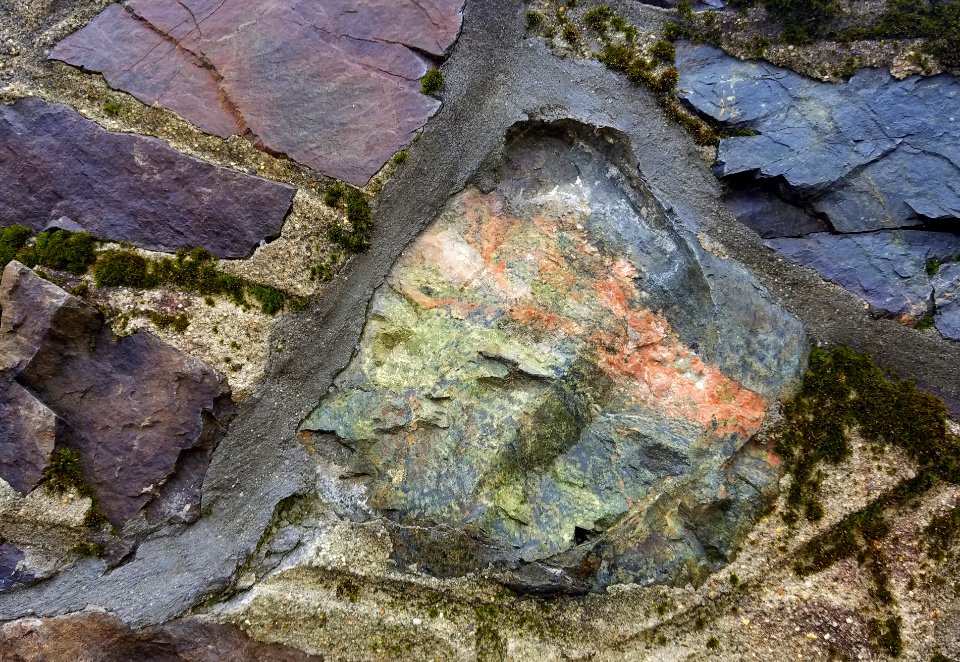 Stones in wall - Arlington, MA - 20201127 093342