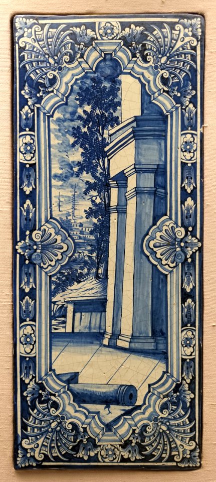 Stove tile with cannon in front of a palace facade, Hamburg, 1740-1750, faience, underglaze blue - Germanisches Nationalmuseum - Nuremberg, Germany - DSC02599
