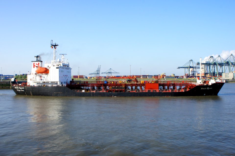 STOLT EGRET - IMO 9004308 - Callsign ZCFE4, leaving Berendrecht lock, Port of Antwerp, pic2