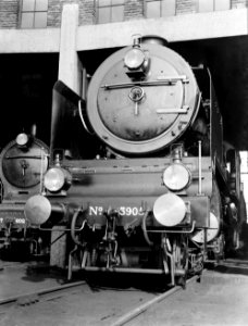 Stoomlocomotief 3905 in het depot van het Centraal Station, Bestanddeelnr 252-1014