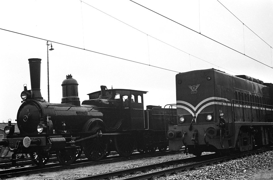 Stoomlocomotief Nestor uit 1882 in Spoorwegmuseum te Utrecht bijgezet, oud en , Bestanddeelnr 917-1632