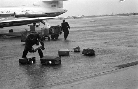 Storm op Schiphol. Windkracht 12 in Scheveningen, Bestanddeelnr 913-5164