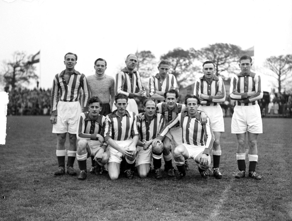 Stormvogels tegen Blauw-Wit. Elftal Stormvogels, Bestanddeelnr 903-0880