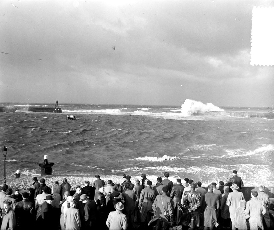 Storm op de kust Scheveningen, Bestanddeelnr 906-8733