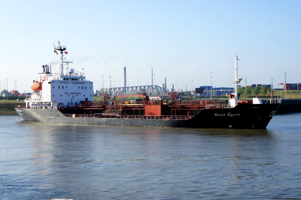 STOLT EGRET - IMO 9004308 - Callsign ZCFE4, leaving Berendrecht lock, Port of Antwerp, pic1