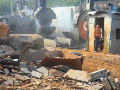 Stone cutting business in Hainan, China - 03