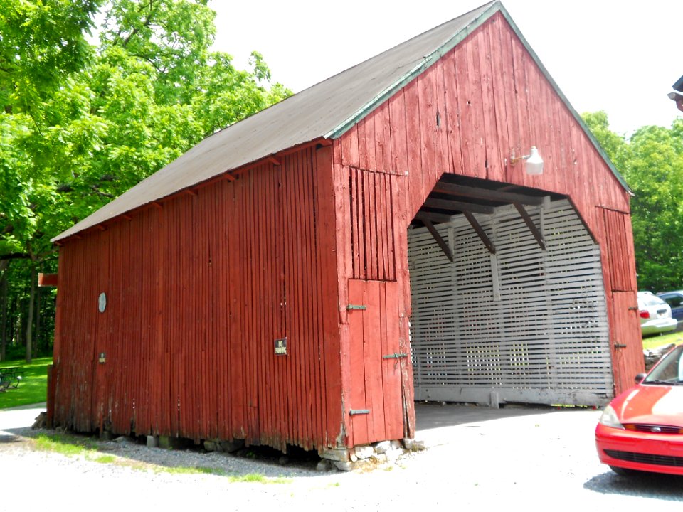 Stover-Winger farm corn crib