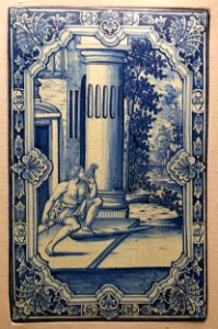 Stove tile with Hercules spinning wool in the service of Omphale, Hamburg, 1740-1750, faience, underglaze blue - Germanisches Nationalmuseum - Nuremberg, Germany - DSC02598