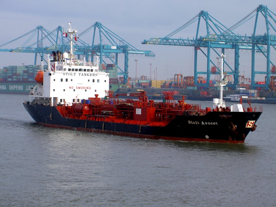 Stolt Avocet at the Berendrecht locks, Antwerp, Belgium 06-Apr-2005