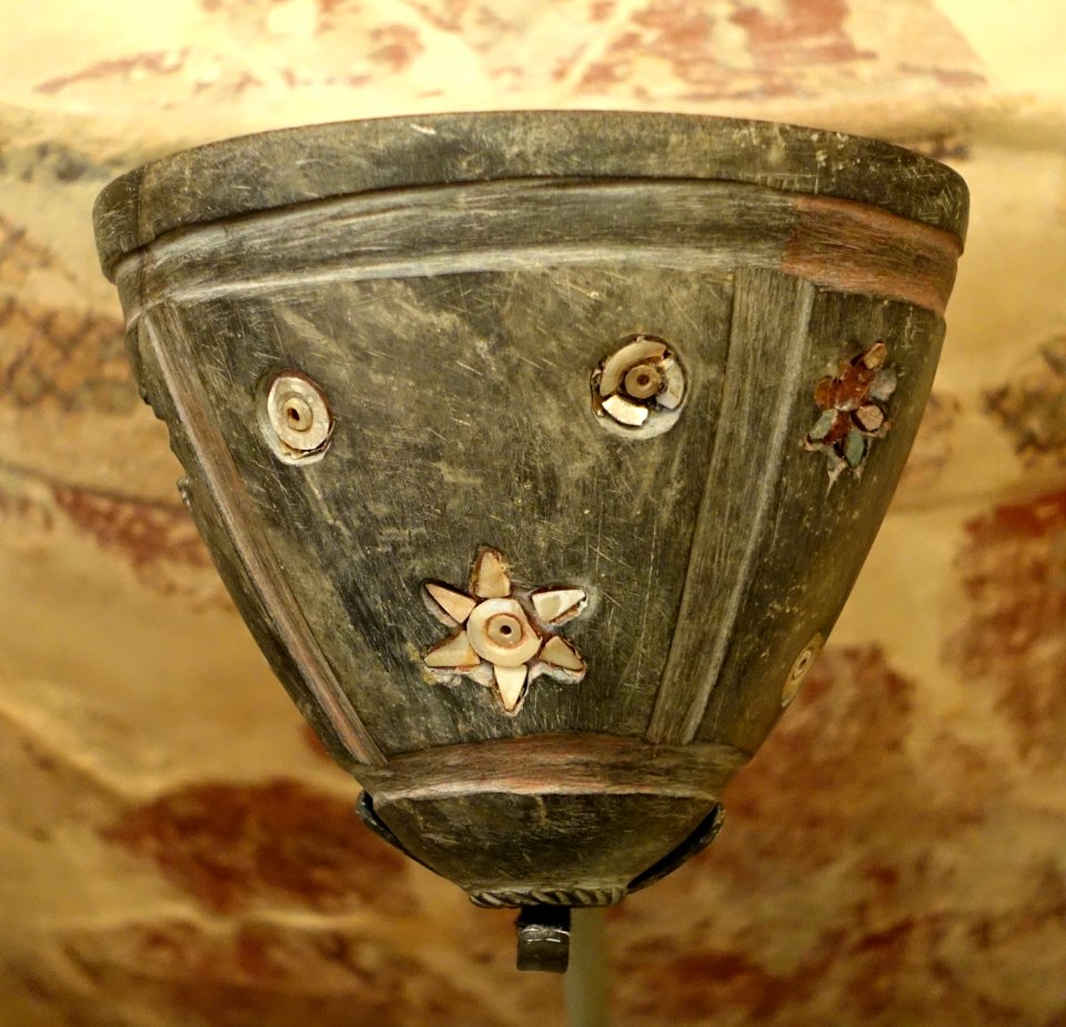 Stone bowl, once inlaid with mother-of-pearl, red paste, and bitumen - Oriental Institute Museum, University of Chicago - DSC06954