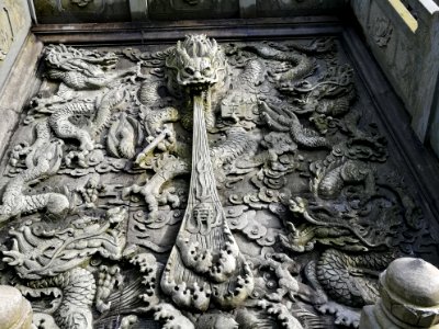 Stone carving with Chinese dragon patterns in Guangji Temple