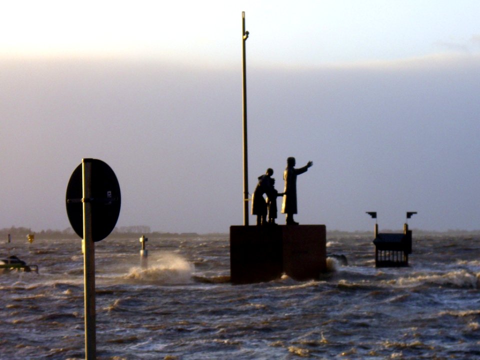 Storm tide Bremerhaven 2013-12-06 (2)