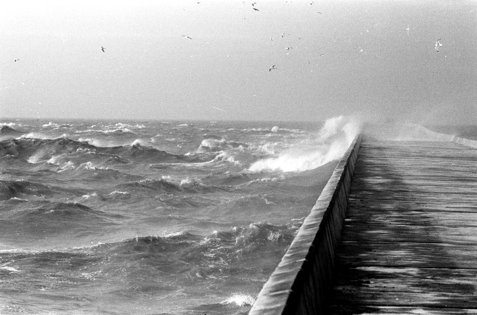 Storm op zee, voor IJmuiden, Bestanddeelnr 913-4107