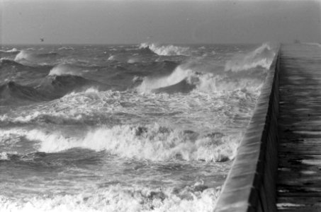 Storm op zee, voor IJmuiden, Bestanddeelnr 913-4110
