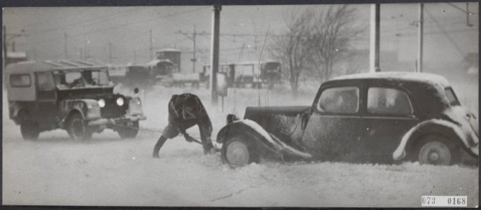 Stormen, sneeuw, winters, verkeer, Bestanddeelnr 073-0168