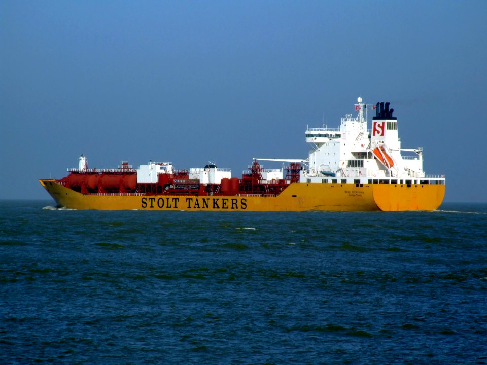 Stolt Efficency p2 leaving Port of Rotterdam, Holland 08-Mar-2007
