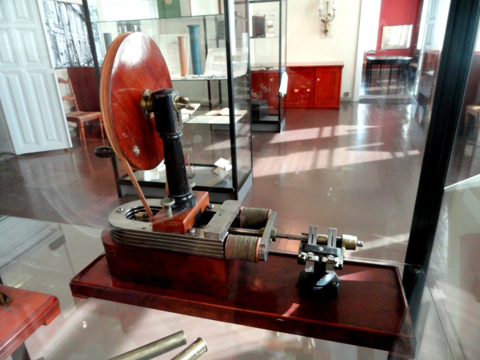 Stohrer's magnetic induction device - Cabinet of Physics (Arppeanum) - - DSC05160