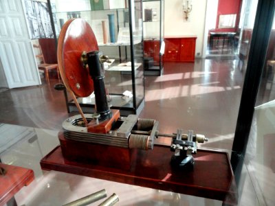 Stohrer's magnetic induction device - Cabinet of Physics (Arppeanum) - - DSC05160