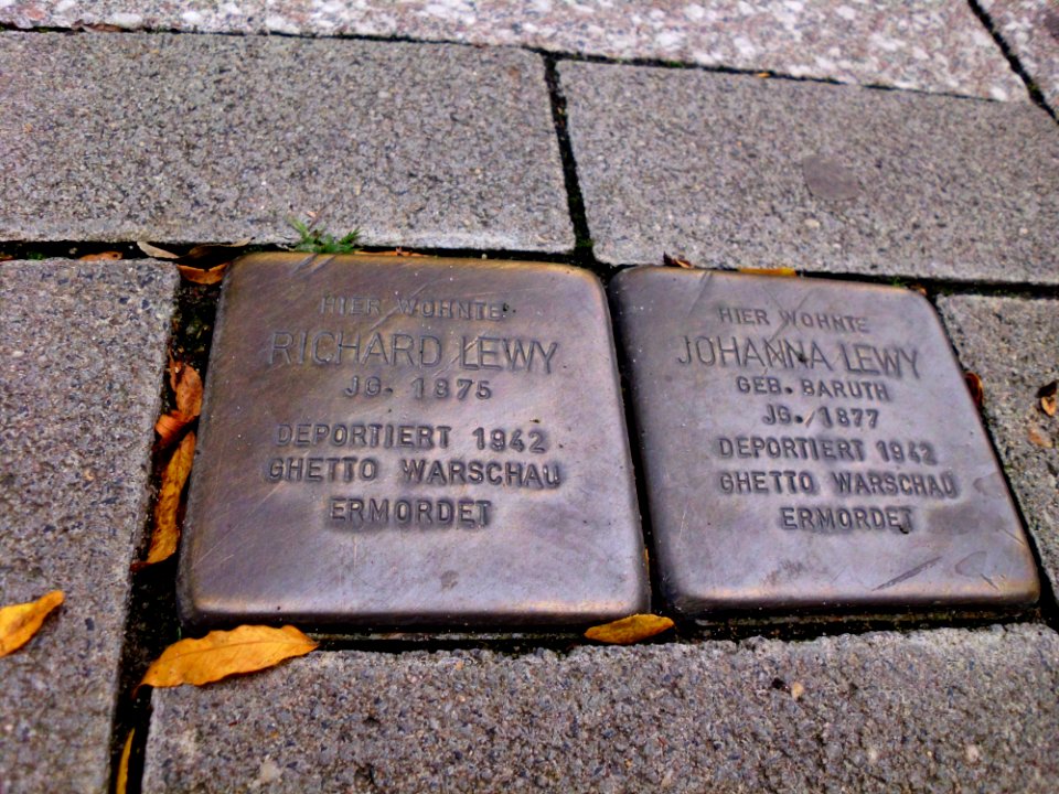 Stolpersteine Bahnstraße 2