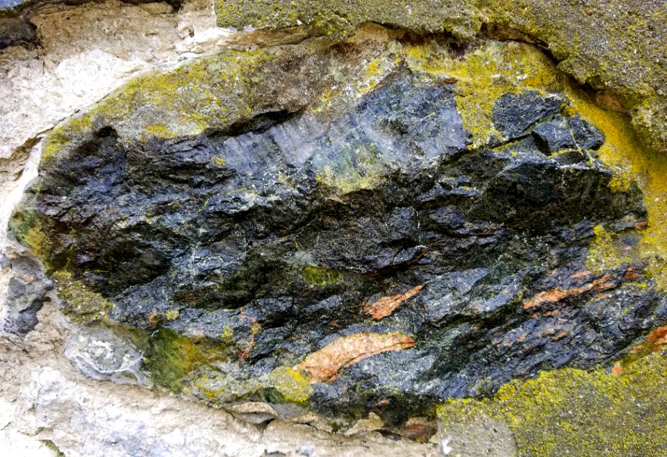 Stone in wall - Arlington, MA - 20201127 103245