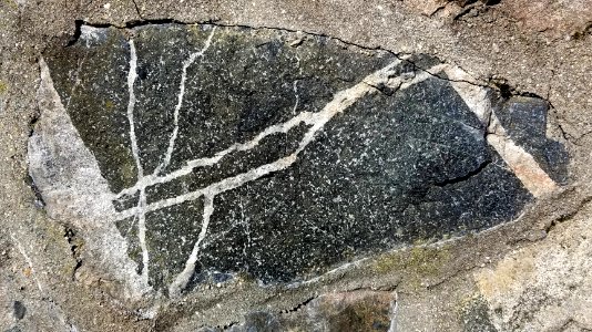 Stone in wall - Arlington, MA - 20210117 101126
