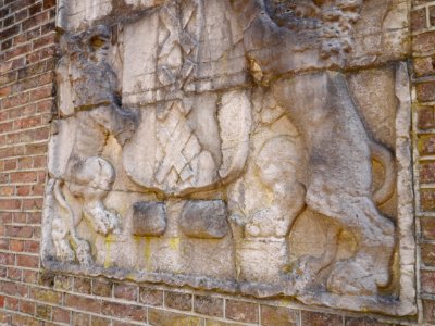 Stone sculpture relief in a brick wall; city Amsterdam - free photo, Fons Heijnsbroek