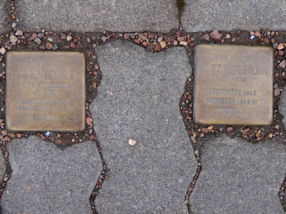 Stolpersteine Arnoldiplatz 5, Gotha