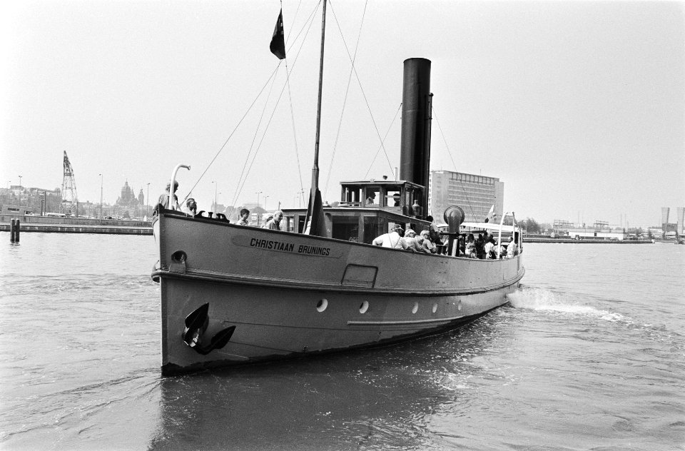 Stoomschip Christiaan Brunings op het IJ in Amsterdam, Bestanddeelnr 932-6719