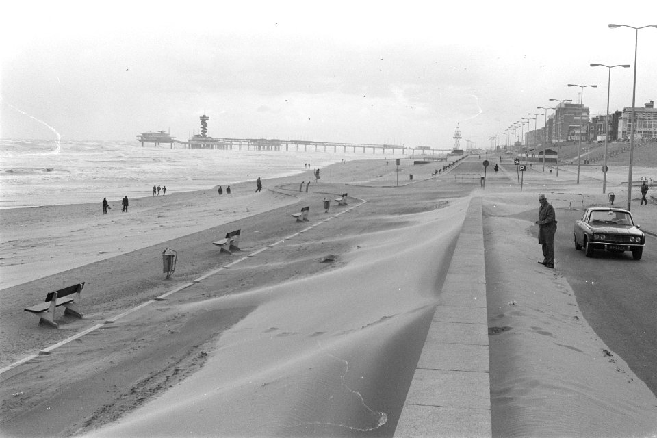 Storm aan de kust,, Bestanddeelnr 929-4396