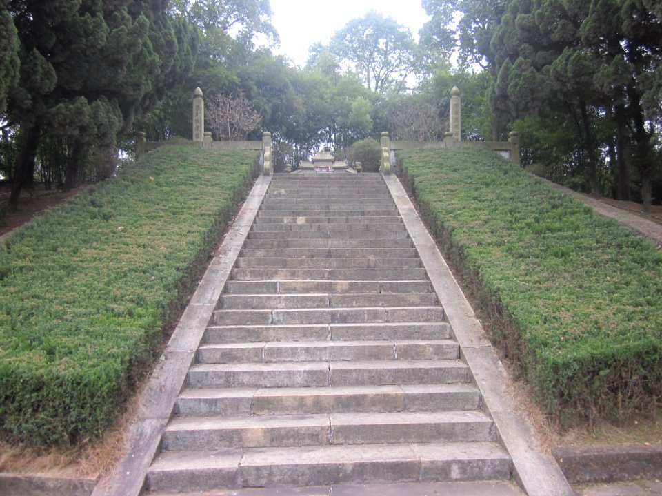 Stone stairs in the Tomb of Zuo Zongtang, picture2