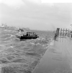 Storm in de Rotterdamse haven, Bestanddeelnr 911-7393