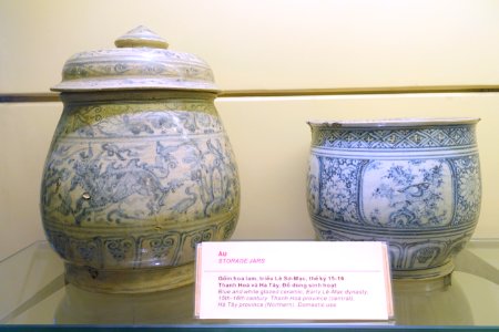 Storage jars for domestic use, Thanh Hoa and Ha Tay provinces, Early Le or Mac dynasty, 15th-16th century AD, blue and white glazed ceramic - National Museum of Vietnamese History - Hanoi, Vietnam - DSC05697