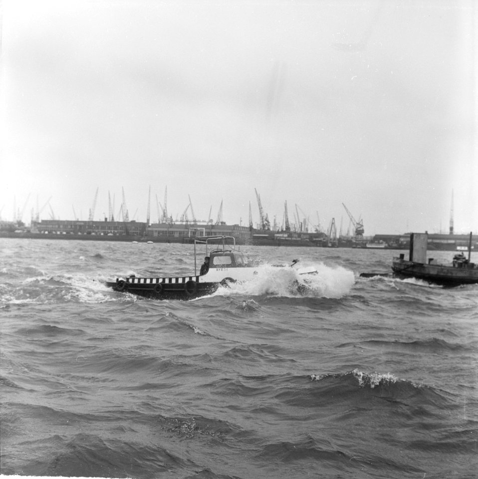 Storm en regen in haven van Rotterdam, Bestanddeelnr 915-5688