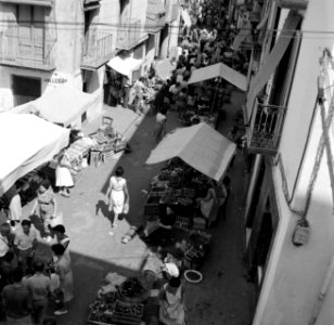 Straatmarkt in Palamos met groentestanden, Bestanddeelnr 254-0799
