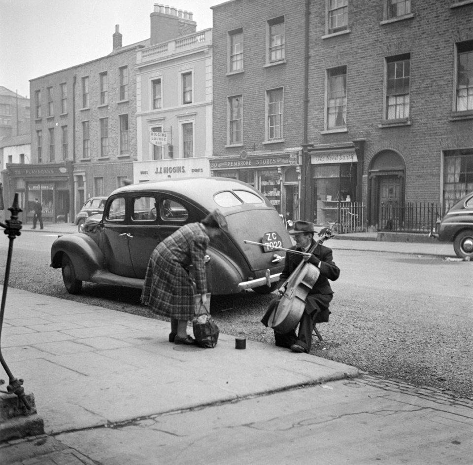 Straatmuzikant in Dublin, Bestanddeelnr 191-0836 photo