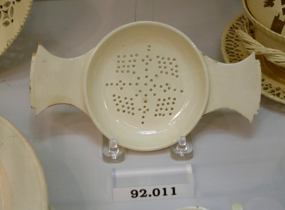 Strainer, Josiah Wedgwood, 1800-1820, creamware, HD 92.011 - Flynt Center of Early New England Life - Deerfield, Massachusetts - DSC04533