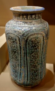 Storage jar for shipping oil or spices, with stylized calligraphy, Syria, Raqqa, 12th-13th century AD, composite body with turquoise glaze - Huntington Museum of Art - DSC05006