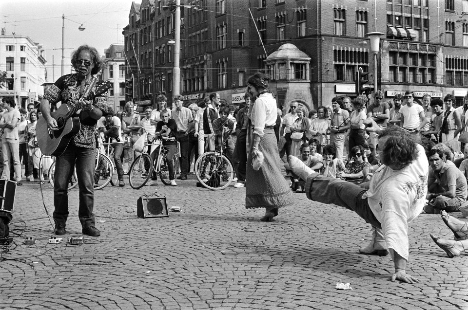 Straatmuzikanten op de Dam in Amsterdam, Bestanddeelnr 932-6318