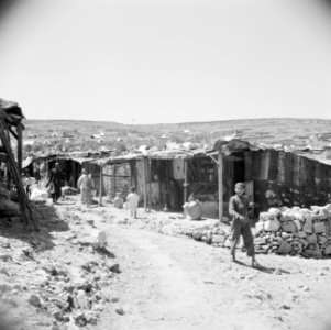 Straatje en onderkomens in het vluchtelingen kamp Jalazoune nabij Ramallah, Bestanddeelnr 255-5734