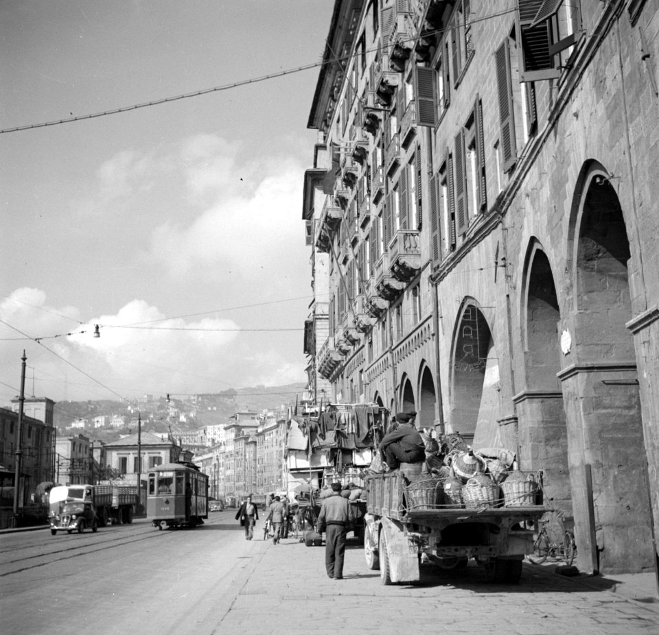 Straat in Genua, Bestanddeelnr 254-2061