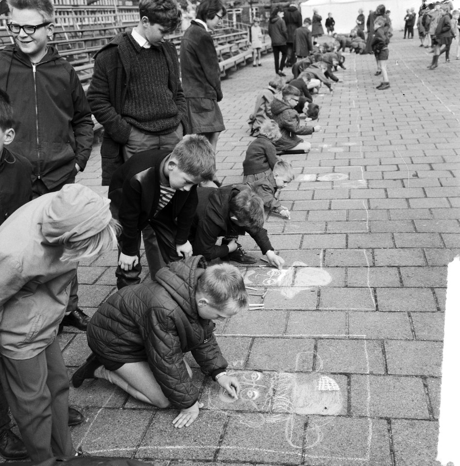 Straattekenwedstrijd bevrijdingsfeesten Amsterdam, Bestanddeelnr 916-3947