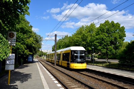 Straßenbahnhaltestelle Marzahner Promenade in Berlin-Marzahn