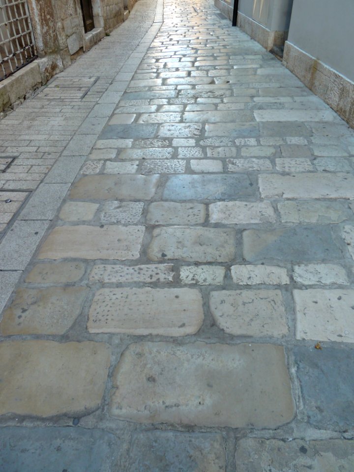 Strada romana in pietra nel centro storico di Poreč
