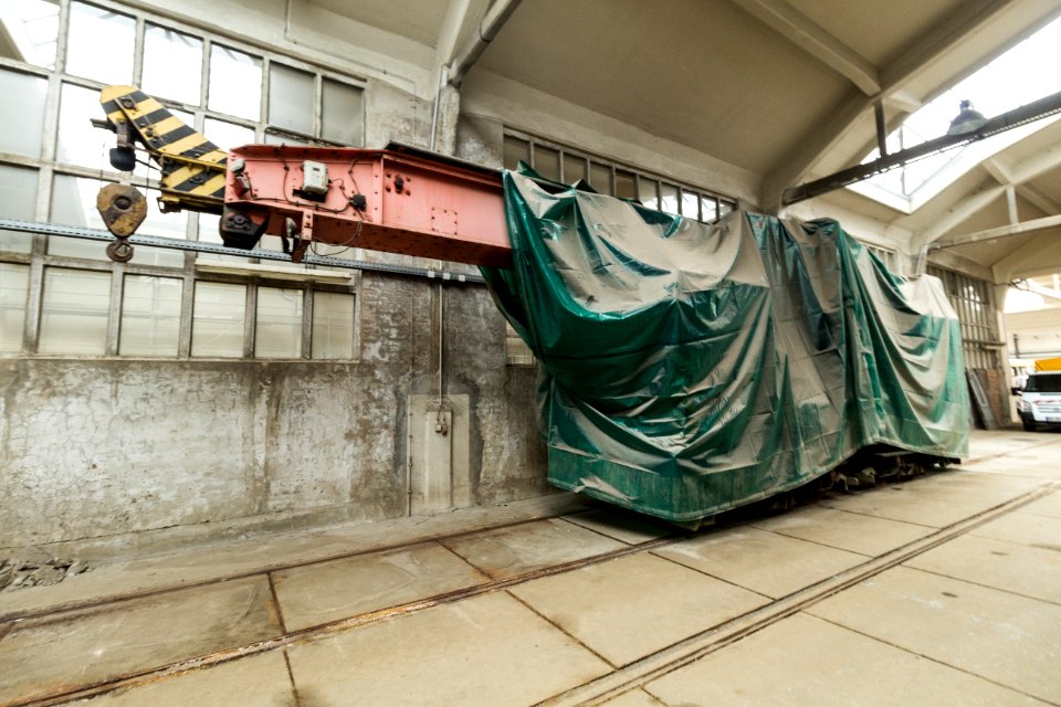 Straßenbahn Kran - Verpackt im Betriebshof Waltherstraße (3)
