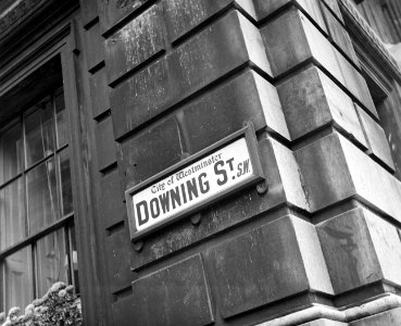 Straatnaambord Downing Street, Bestanddeelnr 254-1951 photo
