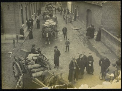 Straattafereel met vluchtelingen in een Belgische stad, Bestanddeelnr 158-1389
