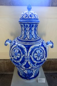 Storage jar, Fábrica de Santo António do Vale da Piedade, Portugal, 19th century, faience - Museu Nacional de Soares dos Reis - Porto, Portugal - DSC00330