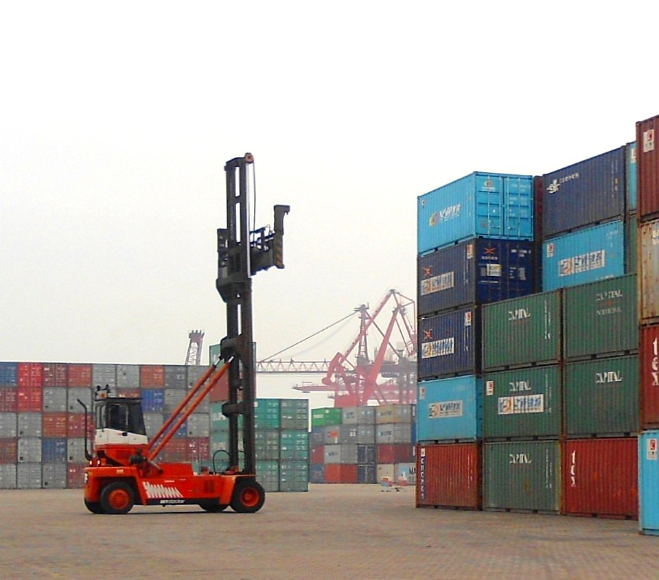 Straight mast container handler 01