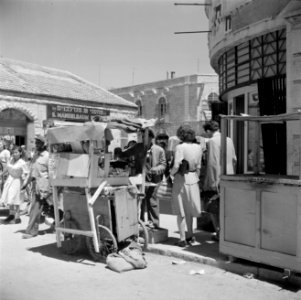 Straatventer in de wijk Mea Shearim, Bestanddeelnr 255-0407