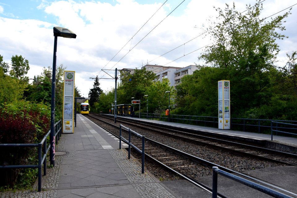 Straßenbahnhaltestelle Wuhletalstraße in Berlin-Marzahn